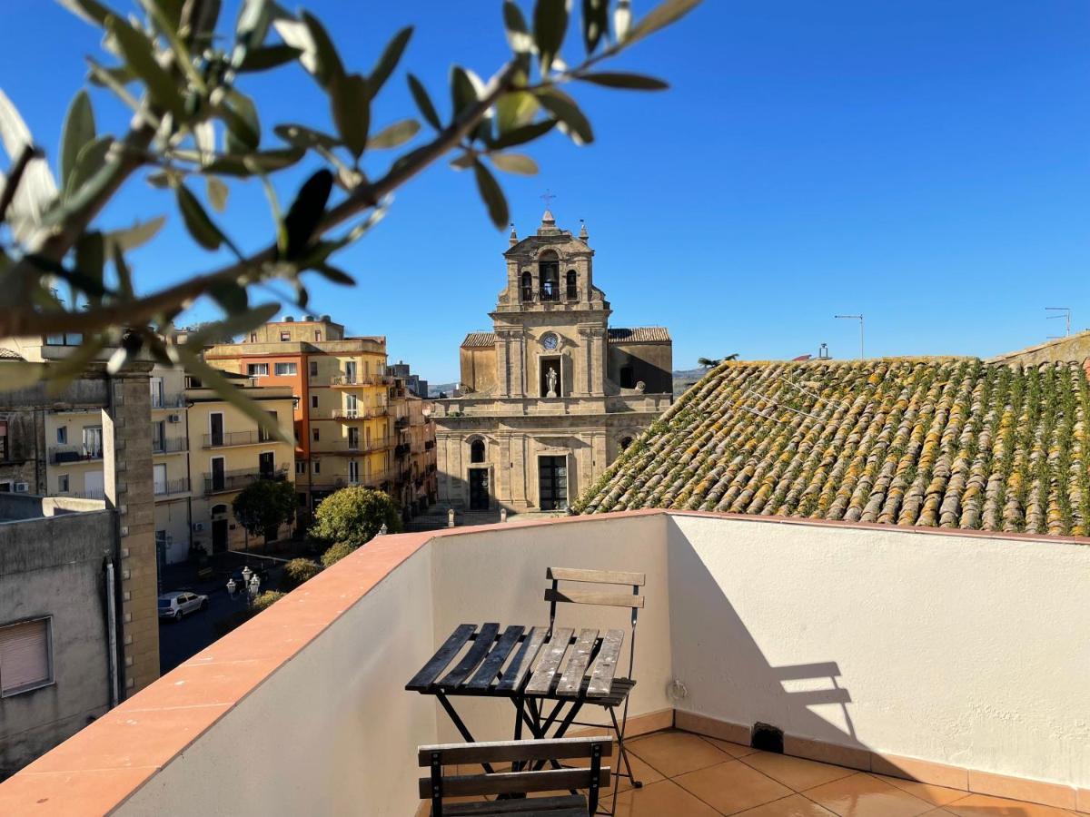 B&B L'Angolo Sulla Piazza Mirabella Imbaccari Экстерьер фото