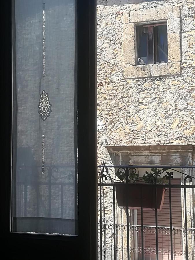 B&B L'Angolo Sulla Piazza Mirabella Imbaccari Экстерьер фото